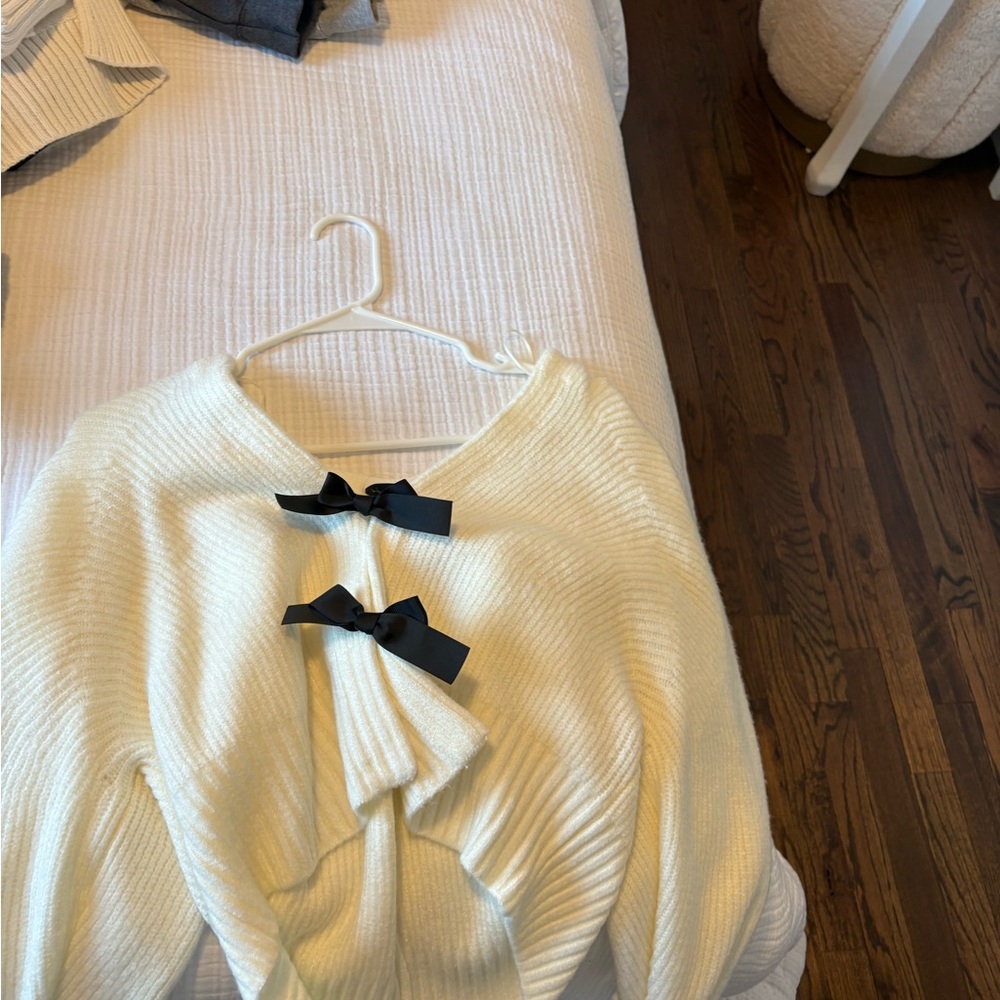 Cream Bow-Accent Knit Sweater - Women's